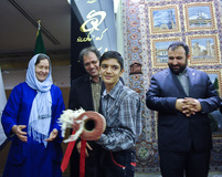 رونمایی و اهدای فرش هر گردشگر یک گره به کمیسیون ملی یونسکو